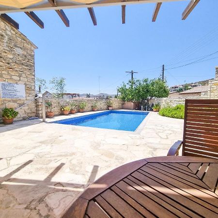 Poolside Escape Studio In Skarinou Village With Pool Facilities Ngoại thất bức ảnh