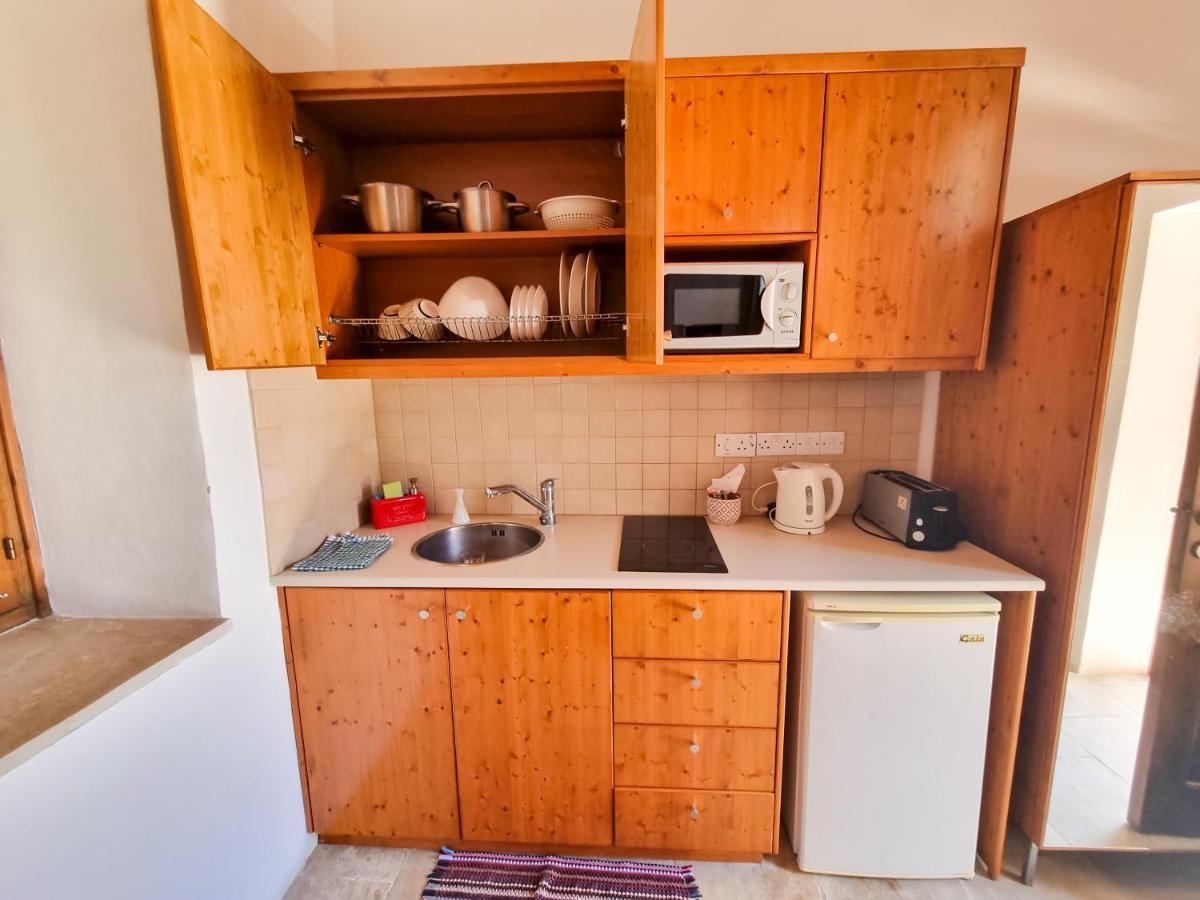 Poolside Escape Studio In Skarinou Village With Pool Facilities Ngoại thất bức ảnh